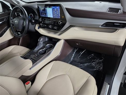 Used 2020 Toyota Highlander Limited Platinum image 25