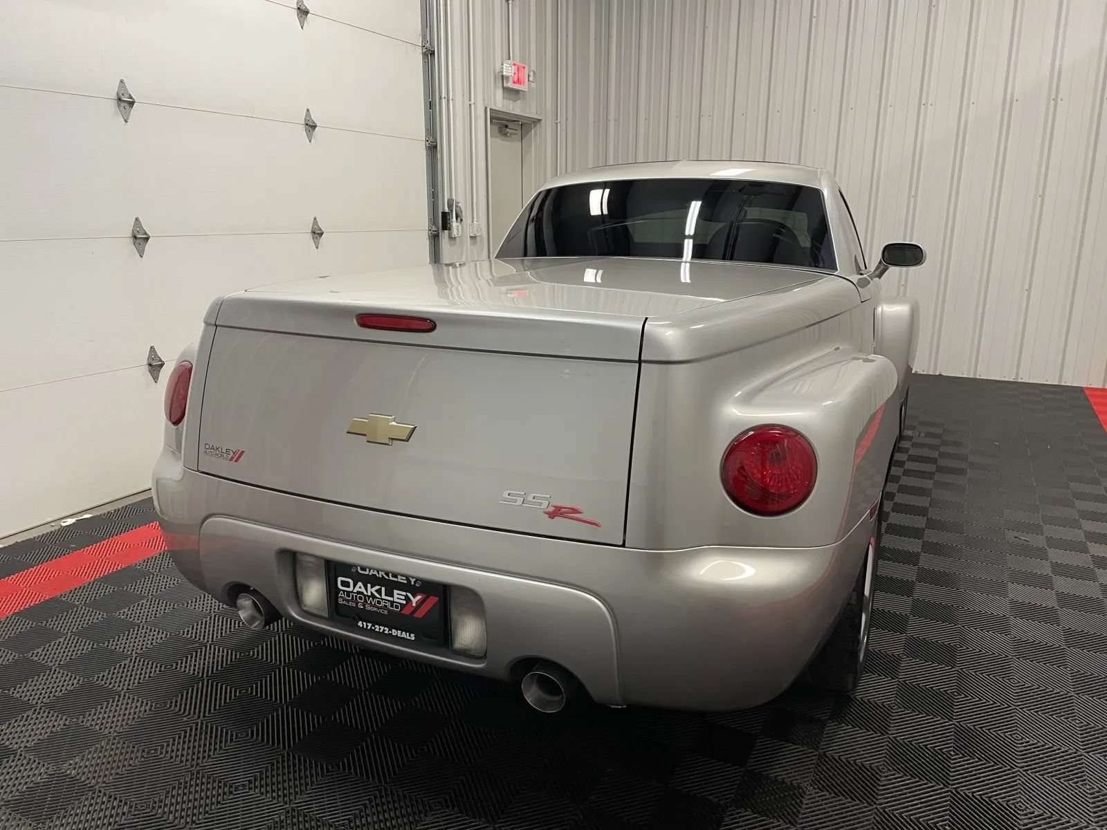 Used 2005 Chevrolet SSR w/ Preferred Equipment Group RWD image 19