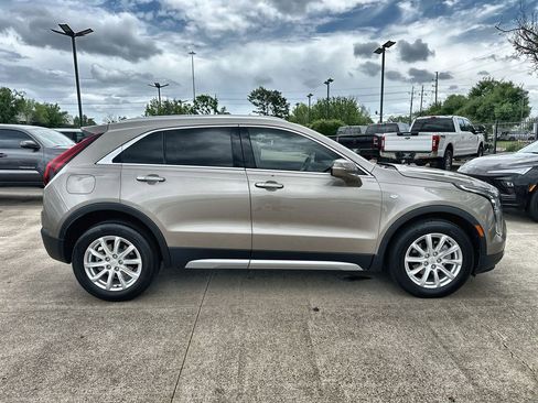 Used 2023 Cadillac XT4 Premium Luxury w/ Enhanced Visibility Package FWD image 10