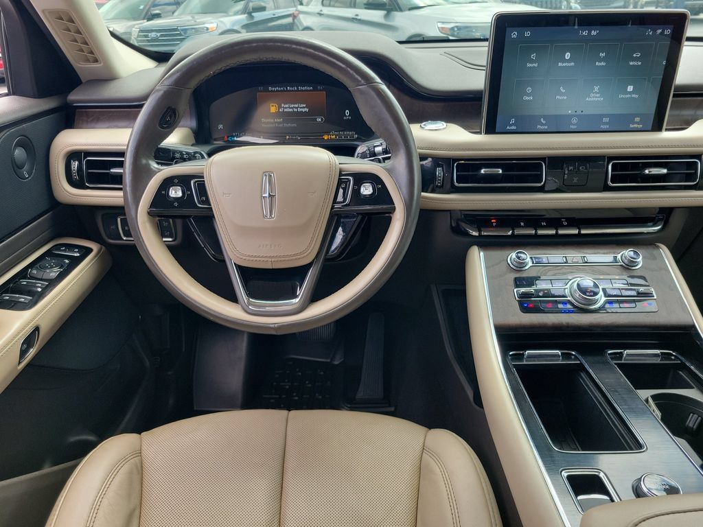Used 2020 Lincoln Aviator Reserve w/ Elements Package Plus AWD/4WD image 12