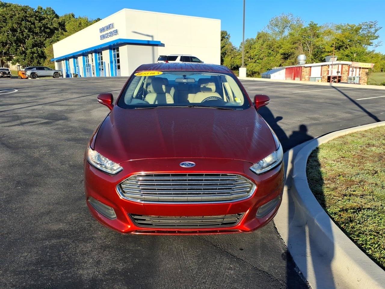 Used 2014 Ford Fusion SE FWD image 2