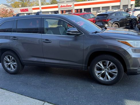 Used 2015 Toyota Highlander LE image 4