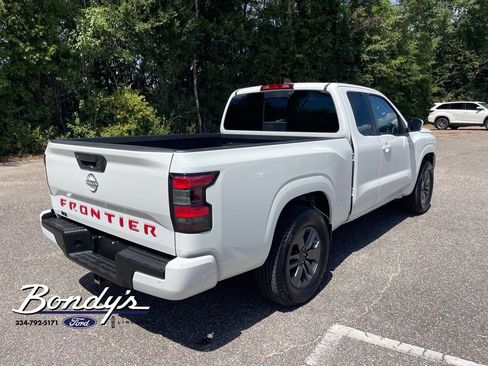 Used 2025 Nissan Frontier SV RWD image 15
