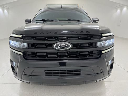 Used 2023 Ford Expedition Limited image 2