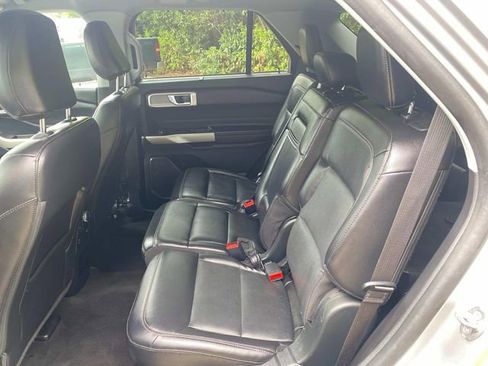 Used 2021 Ford Explorer Limited w/ Equipment Group 301A AWD/4WD image 9