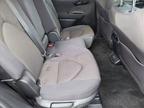 Used 2023 Toyota Highlander LE image 18