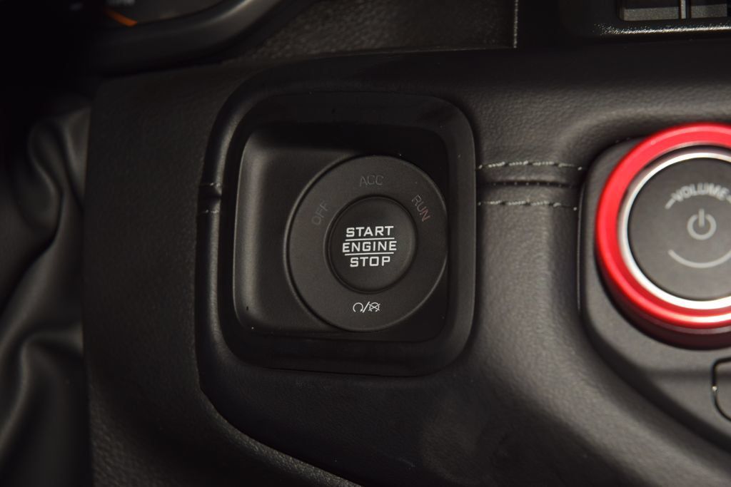 Used 2025 Jeep Gladiator Rubicon w/ Safety Group AWD/4WD image 39