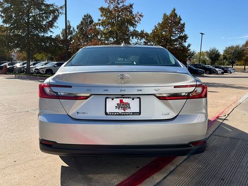 Used 2025 Toyota Camry LE image 7