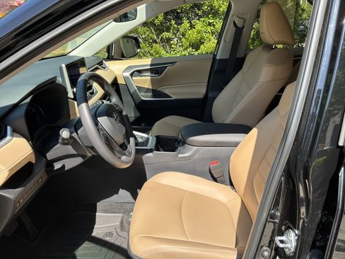 Used 2025 Toyota RAV4 XLE Premium AWD/4WD image 16