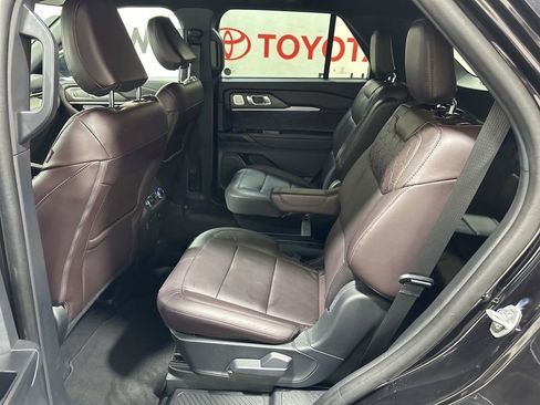Used 2025 Ford Explorer Platinum w/ LUX Leather Package AWD/4WD image 18