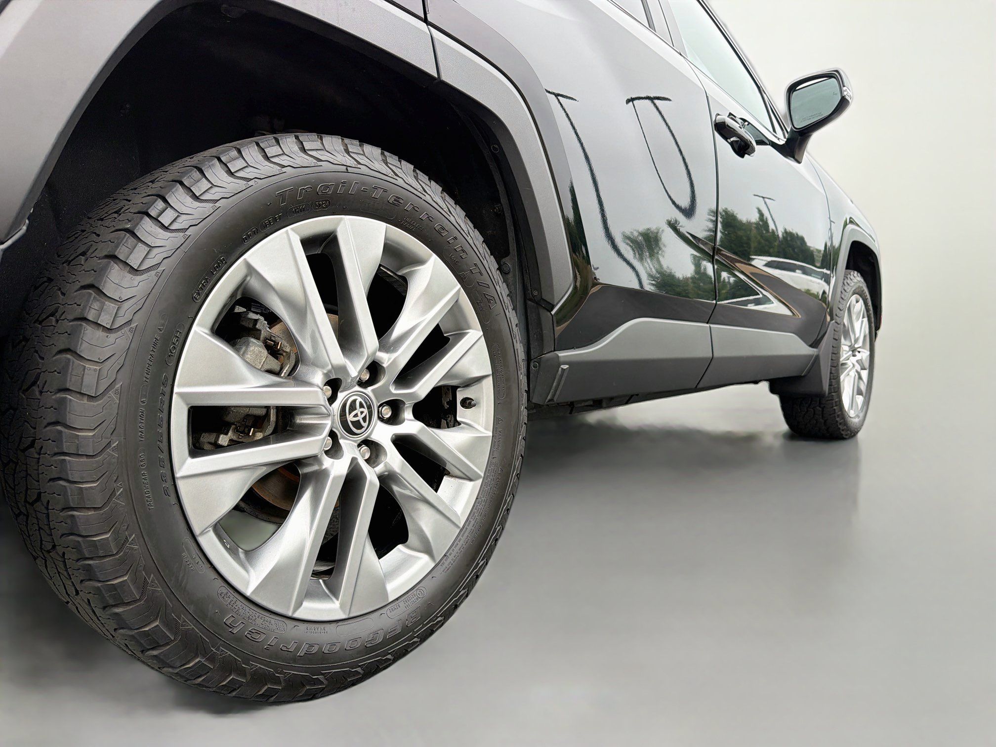 Used 2023 Toyota RAV4 XLE Premium AWD/4WD image 7