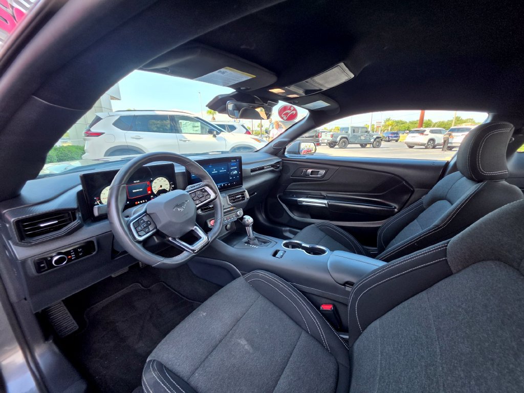 Used 2025 Ford Mustang Coupe RWD image 15