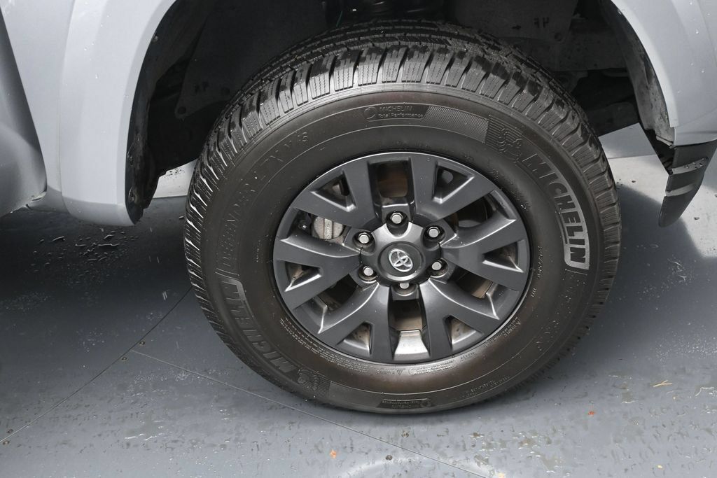 Used 2023 Toyota Tacoma SR5 AWD/4WD image 34