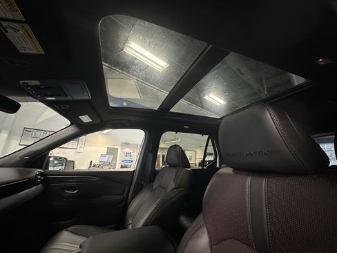 Used 2025 Honda Pilot Black Edition image 24