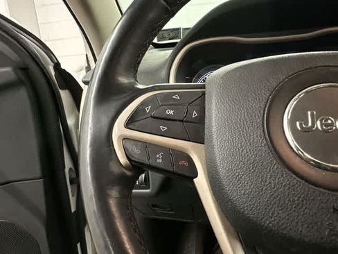 Used 2016 Jeep Cherokee Latitude w/ Cold Weather Group AWD/4WD image 8