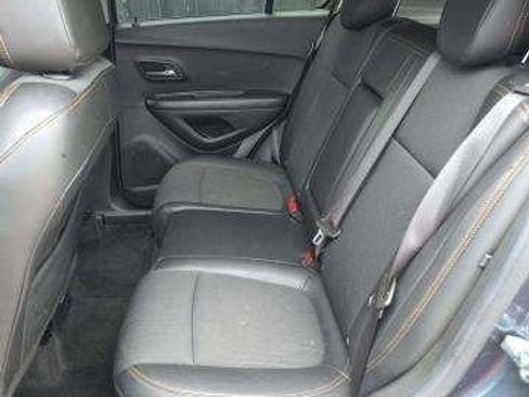 Used 2022 Chevrolet Trax LT w/ LT Convenience Package AWD/4WD image 37