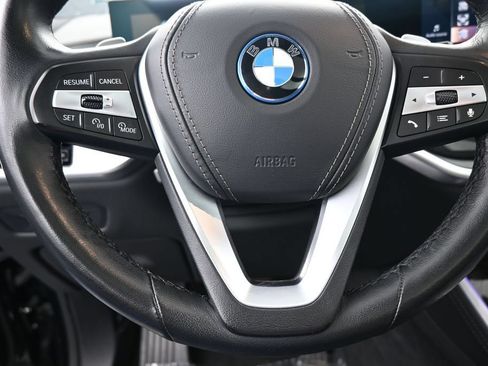 Used 2025 BMW X5 xDrive50e AWD/4WD image 32
