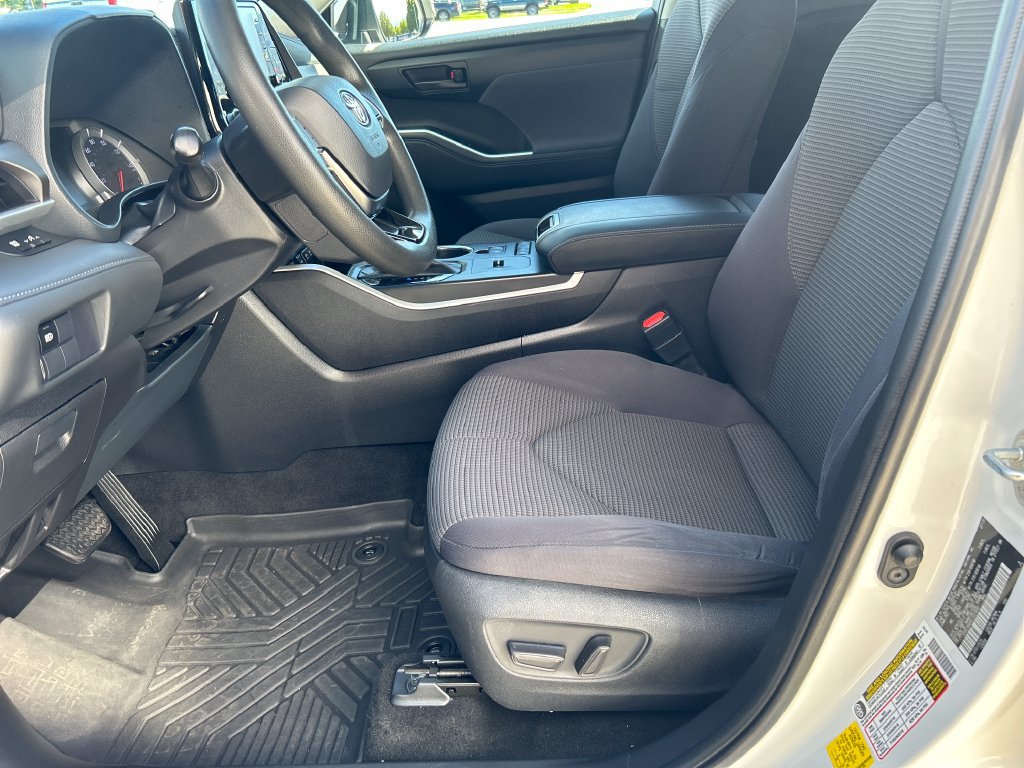 Certified 2020 Toyota Highlander L FWD image 9