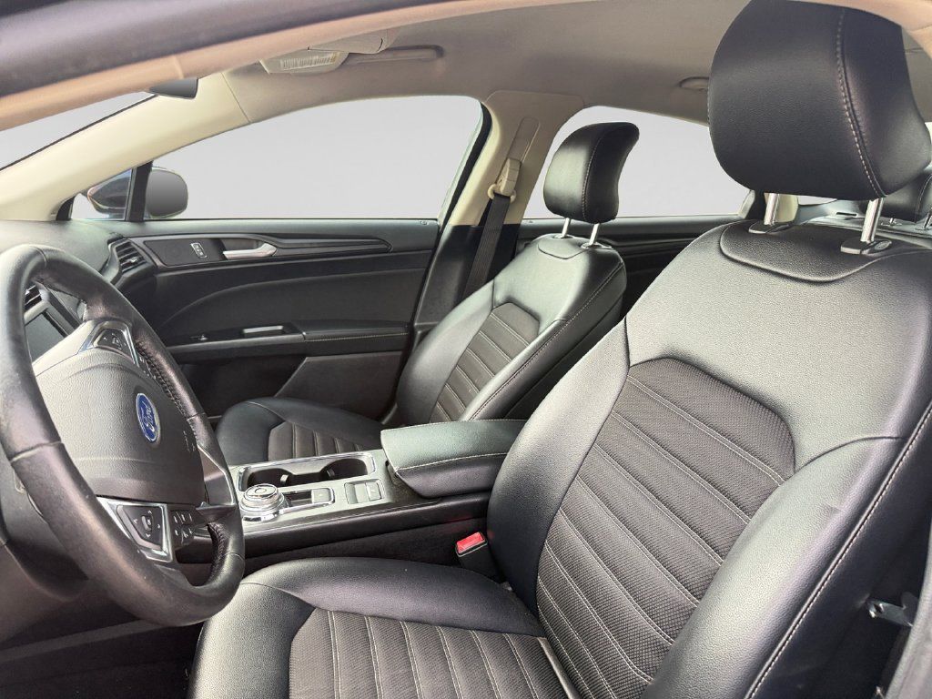 Used 2018 Ford Fusion SE w/ Equipment Group 201A FWD image 20