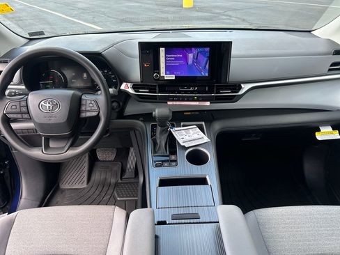 New 2026 Toyota Sienna LE image 20