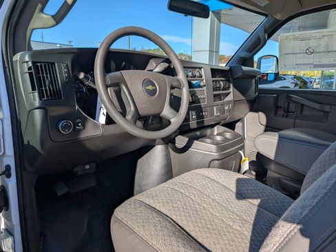 New 2025 Chevrolet Express 3500 image 10