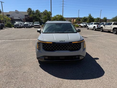 Used 2025 Kia Carnival SX FWD image 2