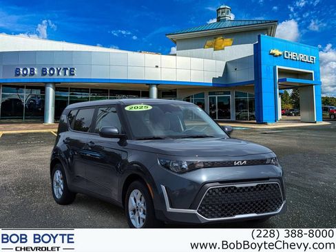 Used 2025 Kia Soul LX w/ LX Technology Package FWD image 1