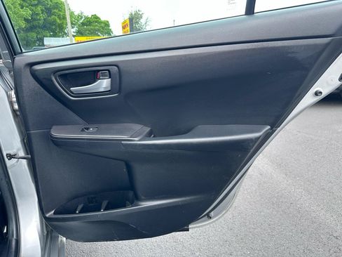 Used 2015 Toyota Camry SE FWD image 33