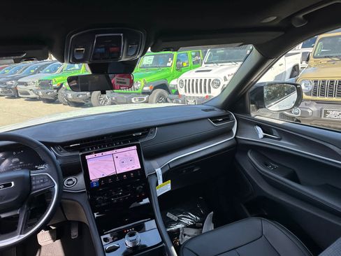 New 2025 Jeep Grand Cherokee L Limited w/ Black Appearance Package image 36