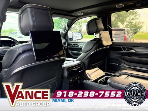 Used 2022 Jeep Grand Wagoneer Series II AWD/4WD image 13