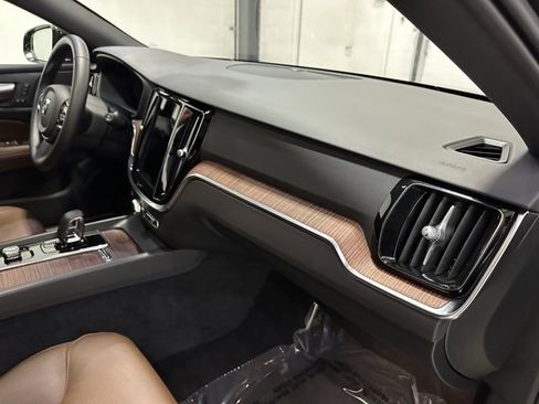 Used 2023 Volvo V60 B5 Cross Country Plus image 38