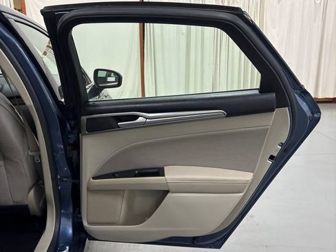 Used 2019 Ford Fusion SE FWD image 27