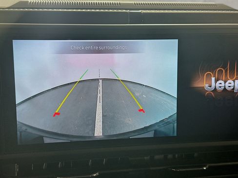 Used 2025 Jeep Wrangler Sahara image 21