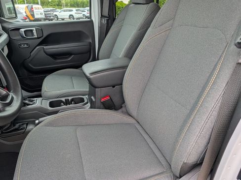 Used 2025 Jeep Gladiator Sport AWD/4WD image 9