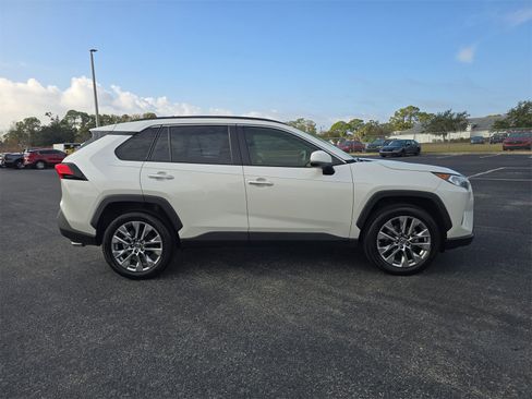 Used 2019 Toyota RAV4 Limited image 3