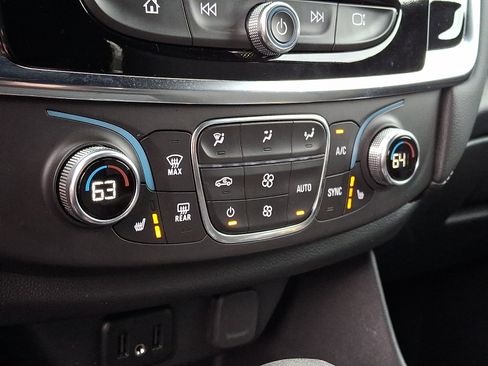 Used 2024 Chevrolet Traverse LT w/ Midnight/Sport Edition AWD/4WD image 18