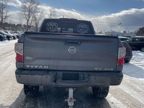 Used 2017 Nissan Titan SV image 4