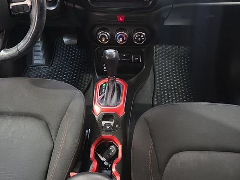 Used 2017 Jeep Renegade Trailhawk AWD/4WD image 23