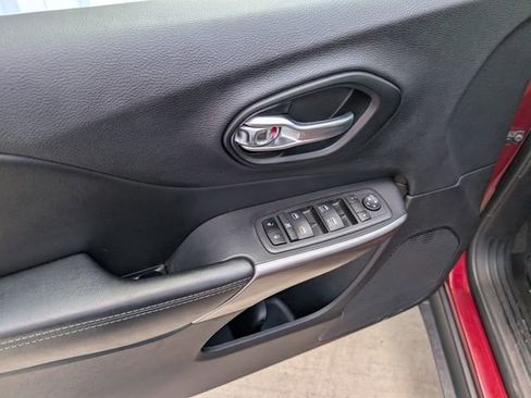 Used 2021 Jeep Cherokee Latitude Lux w/ Comfort/Convenience Group AWD/4WD image 9