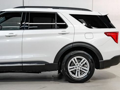 Used 2023 Ford Explorer XLT RWD image 13