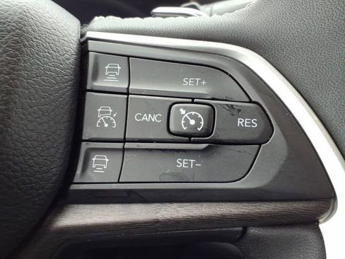 Certified 2023 Jeep Grand Cherokee Limited w/ Black Appearance Package image 23