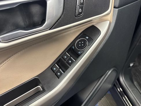 Used 2023 Ford Explorer XLT AWD/4WD image 11