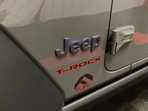 Used 2023 Jeep Wrangler Unlimited w/ Sun & Screen Package image 17