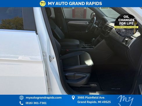 Used 2020 Volkswagen Atlas Cross Sport SE AWD/4WD image 25
