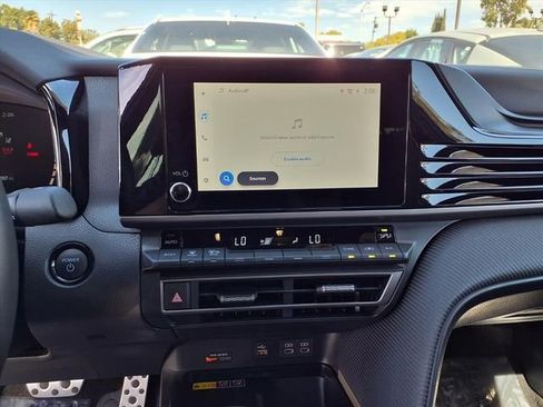 Used 2025 Toyota Camry SE w/ Convenience Package image 17