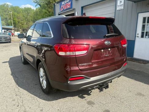 Used 2017 Kia Sorento AWD w/ LX V6 Convenience Package image 3