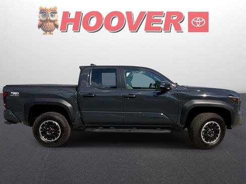 Used 2025 Toyota Tacoma TRD Off-Road w/ TRD Off Road Upgrade Package AWD/4WD image 2