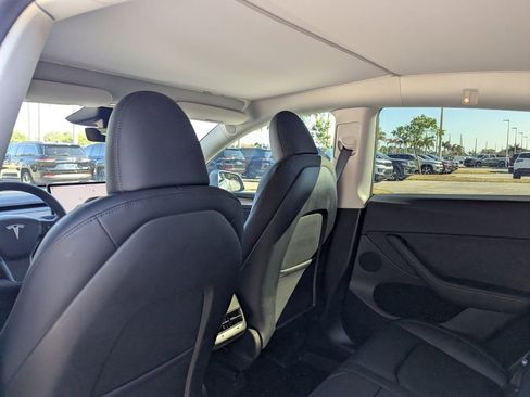 Used 2025 Tesla Model Y Long Range image 18