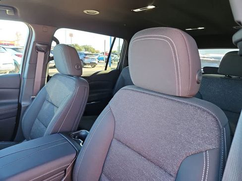 Used 2025 Chevrolet Traverse LT FWD image 21