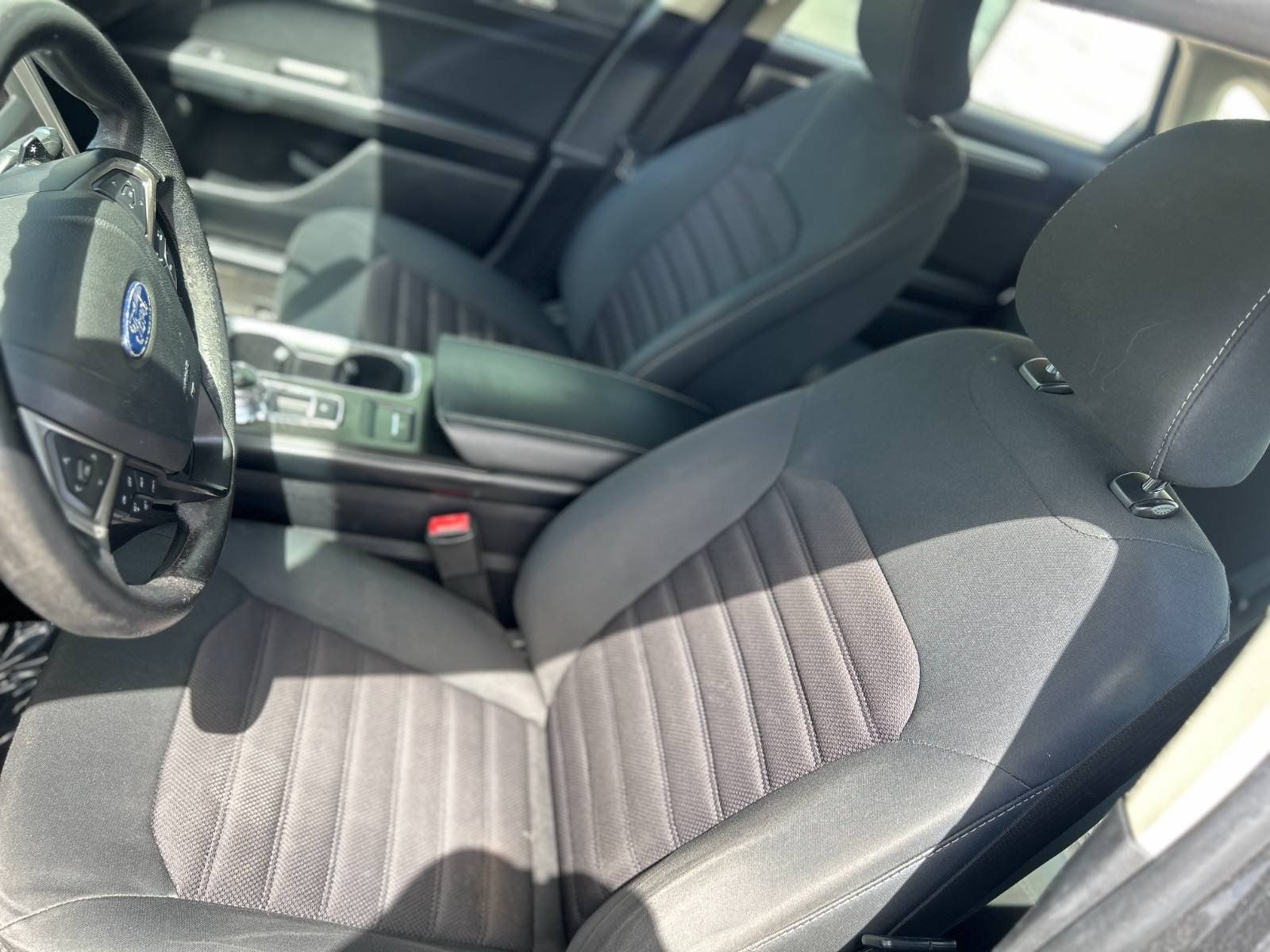 Used 2020 Ford Fusion SE FWD image 31